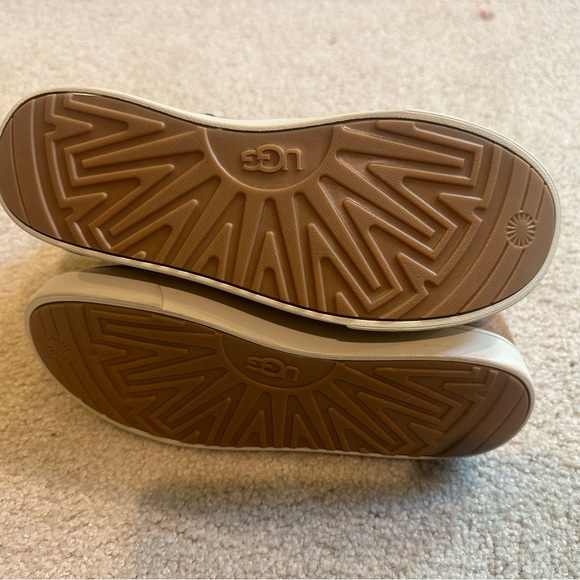 NEW: UGG Kids' Adler Sneaker, Chestnut, 5 M US Big Kid - Picture 8 of 11